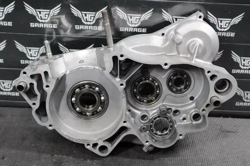 2002 SUZUKI RM250 OEM LEFT RIGHT ENGINE MOTOR CRANKCASE CRANK CASES 11300-37863
