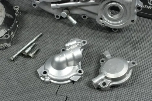 2006 YAMAHA 03-09 YZ450F OEM ENGINE MOTOR INNER CLUTCH COVER WATERPUMP COVER