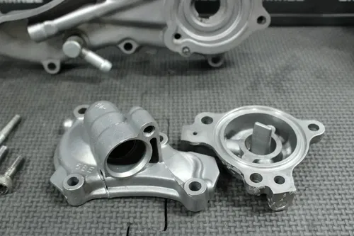 2006 YAMAHA 03-09 YZ450F OEM ENGINE MOTOR INNER CLUTCH COVER WATERPUMP COVER