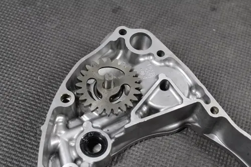 04-08 KAWASAKI KX250F OEM ENGINE MOTOR INNER CLUTCH COVER WATERPUMP 14032-0057