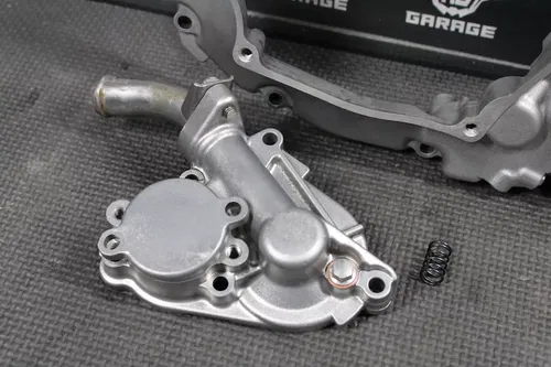 04-08 KAWASAKI KX250F OEM ENGINE MOTOR INNER CLUTCH COVER WATERPUMP 14032-0057