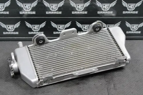 2006 YAMAHA YZ250F OEM RIGHT ENGINE MOTOR COOLING COOLER RADIATOR