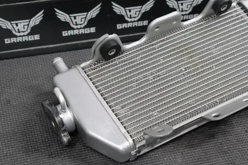 2006 YAMAHA YZ250F OEM RIGHT ENGINE MOTOR COOLING COOLER RADIATOR