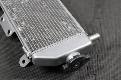 2006 YAMAHA YZ250F OEM RIGHT ENGINE MOTOR COOLING COOLER RADIATOR
