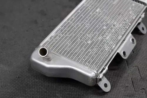 2006 YAMAHA YZ250F OEM RIGHT ENGINE MOTOR COOLING COOLER RADIATOR