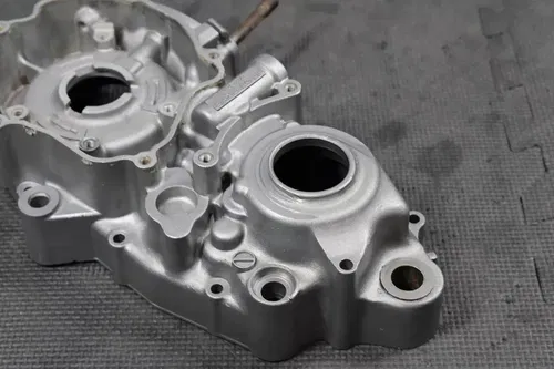 2000 KAWASAKI KX250 OEM LEFT ENGINE MOTOR CRANKCASE CRANK CASES BLOCK