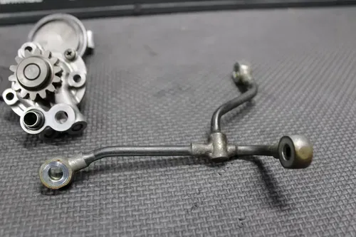 2002 YAMAHA YZ400F YZ426F OEM ENGINE MOTOR OIL PUMP ASSEMBLY LINE GEAR STRAINER