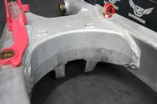 2005 HONDA CRF250R OEM SWINGARM SWING ARM SUSPENSION 52200-KRN-710