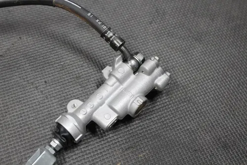 2005 HONDA CRF250R 05-09 OEM REAR BACK BRAKE CALIPER MASTER CYLINDER