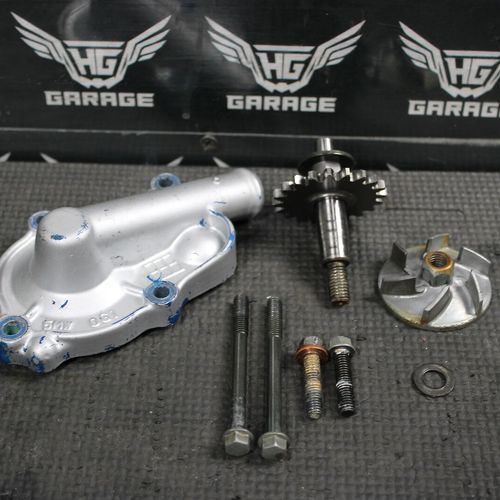 2005 YAMAHA YZ250 OEM ENGINE WATER PUMP W HOUSING ASSEMBLY 5CU1245900
