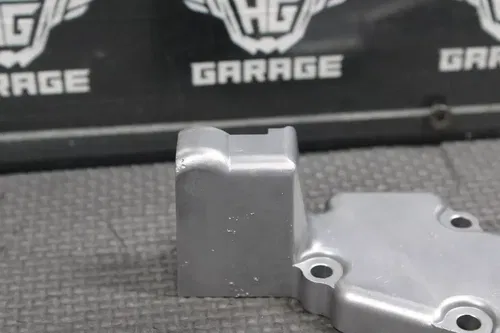 2009 YAMAHA 99-22 YZ250 OEM ENGINE POWERVALVE VALVE LINKAGE COVER HOUSING