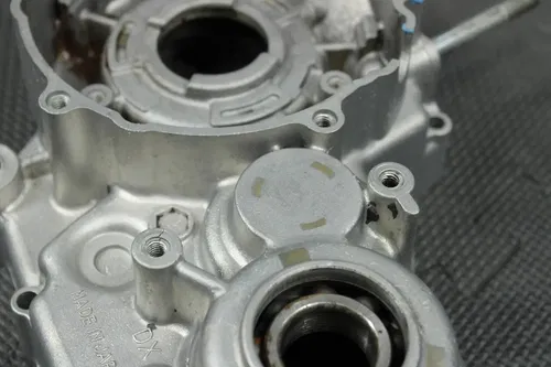1999 KAWASAKI 96-06 KDX200 97-05 KDX220R OEM LEFT ENGINE MOTOR CRANKCASE CRANK C