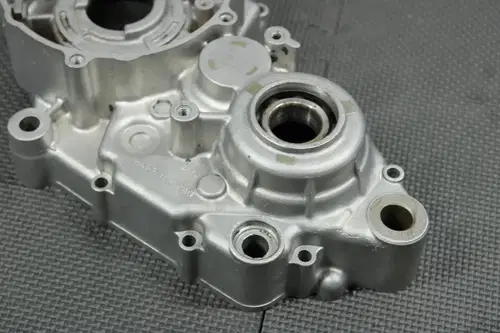 1999 KAWASAKI 96-06 KDX200 97-05 KDX220R OEM LEFT ENGINE MOTOR CRANKCASE CRANK C