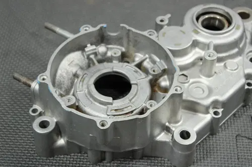 1999 KAWASAKI 96-06 KDX200 97-05 KDX220R OEM LEFT ENGINE MOTOR CRANKCASE CRANK C