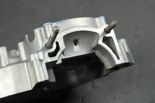 1999 KAWASAKI 96-06 KDX200 97-05 KDX220R OEM LEFT ENGINE MOTOR CRANKCASE CRANK C