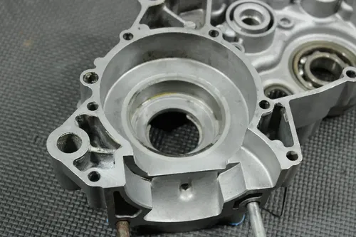 1999 KAWASAKI 96-06 KDX200 97-05 KDX220R OEM LEFT ENGINE MOTOR CRANKCASE CRANK C