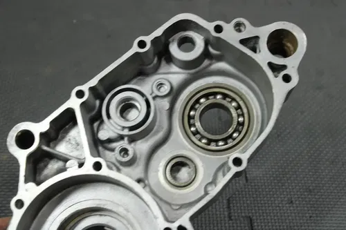 1999 KAWASAKI 96-06 KDX200 97-05 KDX220R OEM LEFT ENGINE MOTOR CRANKCASE CRANK C