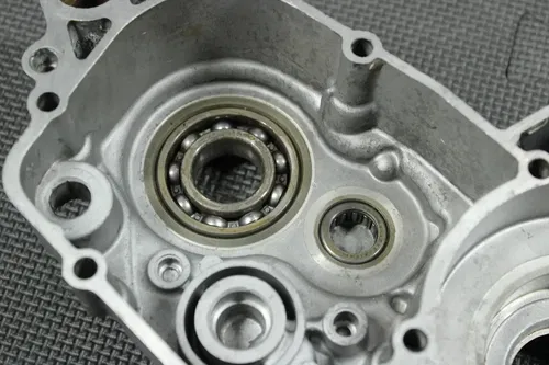 1999 KAWASAKI 96-06 KDX200 97-05 KDX220R OEM LEFT ENGINE MOTOR CRANKCASE CRANK C