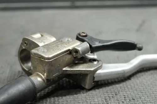 2002 KTM 520 EXC OEM CLUTCH SLAVE PISTON CYLINDER MASTER CYLINDER 54732061044