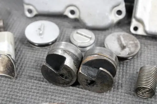 2000 SUZUKI RM250 MODEL Y OEM ENGINE POWER VALVE EXHUAST VALVE 11206-37E40