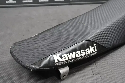 2005 KAWASAKI KX250F OEM SEAT SADDLE 53066-0079-339