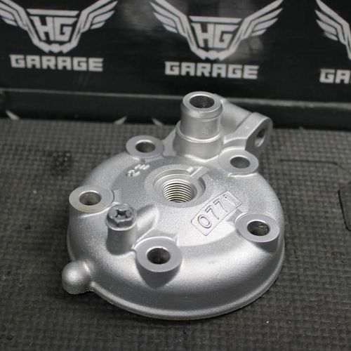 2015 KAWASAKI KX85 ENGINE MOTOR CYLINDER HEAD COVER DOME CHAMBER 11001-0771