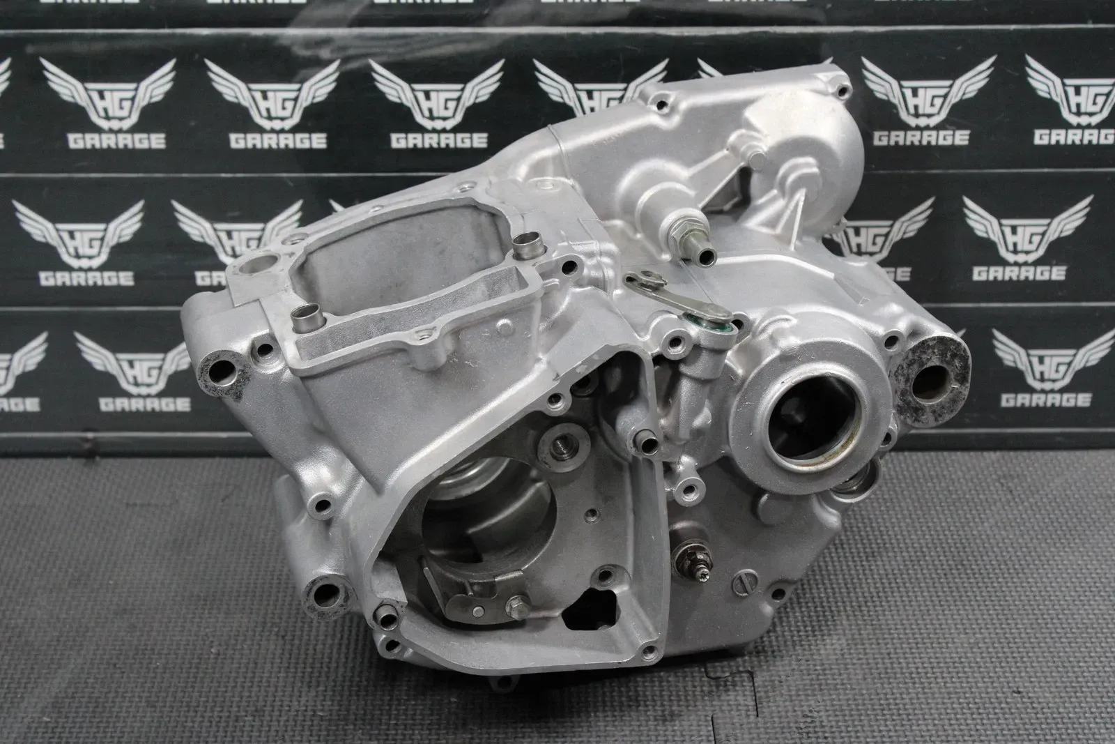 2005 SUZUKI RMZ250 OEM LEFT RIGHT ENGINE MOTOR CRANKCASE CRANK CASES BLOCK