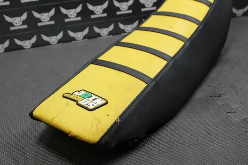 1999 SUZUKI 96-00 RM125 RM250 OEM SEAT SADDLE 45100-37E20-L3S