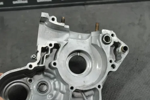2002 02-04 YAMAHA YZ125 OEM LEFT ENGINE MOTOR CRANKCASE CRANK CASES BLOCK