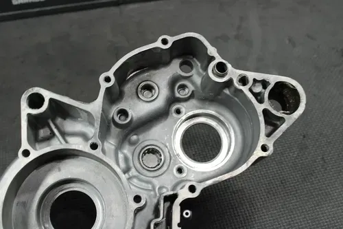 2002 02-04 YAMAHA YZ125 OEM LEFT ENGINE MOTOR CRANKCASE CRANK CASES BLOCK