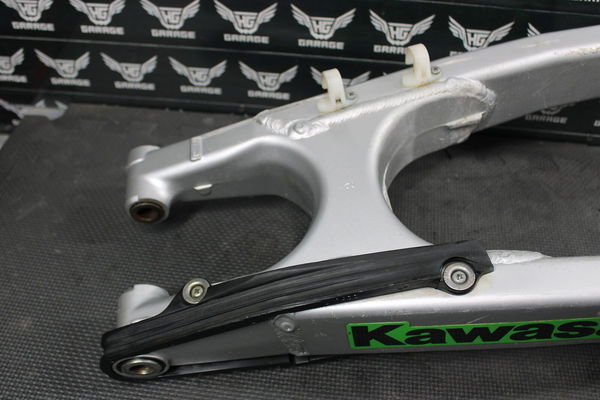 2003 KAWASAKI KX250 OEM SWINGARM SWING ARM SUSPENSION 13271 2003 KAWASAKI KX250 OEM SWINGARM SWING ARM SUSPENSION 13271