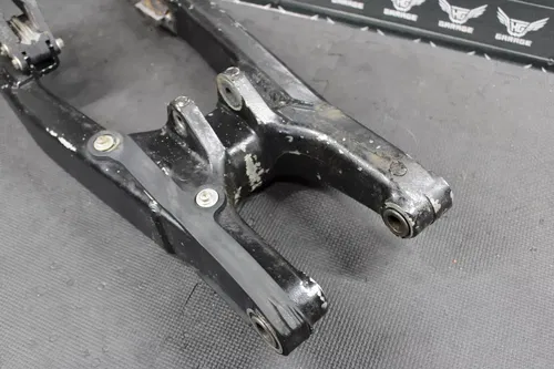 2006 KAWASAKI KX250F OEM SWINGARM SWING ARM SUSPENSION 33001-0069