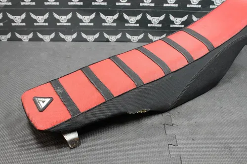 2005 HONDA CRF250R 04-05 OEM SEAT SADDLE COVER PAN 77100-KRN-730