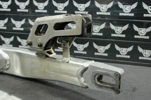 1999 HONDA CR125R OEM SWINGARM SWING ARM SUSPENSION 52200-KZ3-J10 READ DESC!