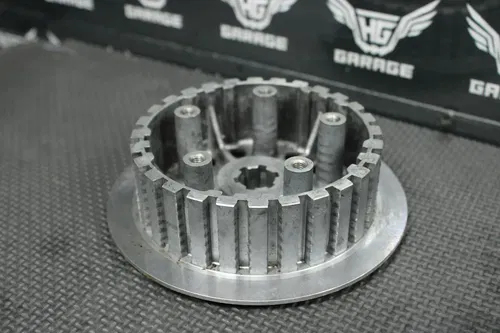 1999 SUZUKI RM125 OEM COMPLETE CLUTCH BASKET HUB HARDWARE SPRINGS READ DESC!