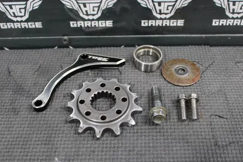 2002 HONDA CRF450R TUSK MOTOR ENGINE FRONT SPROCKET COVER 23812-MEB-670