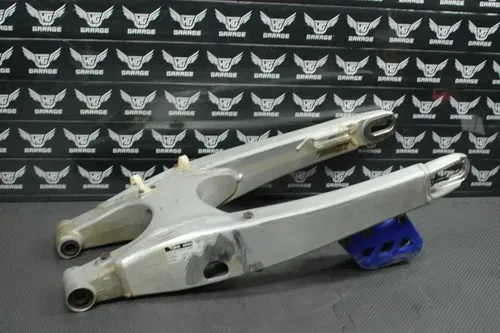 2005 YAMAHA YZ450F OEM SWINGARM SWING ARM SUSPENSION 1C3-22110-00-00 READ DESC!