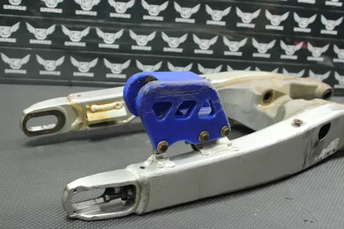 2005 YAMAHA YZ450F OEM SWINGARM SWING ARM SUSPENSION 1C3-22110-00-00 READ DESC!