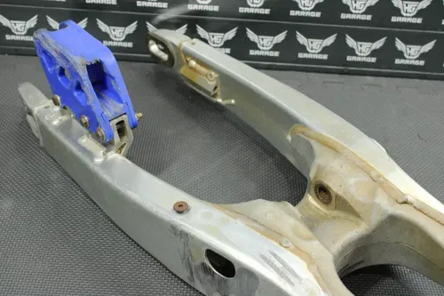 2005 YAMAHA YZ450F OEM SWINGARM SWING ARM SUSPENSION 1C3-22110-00-00 READ DESC!