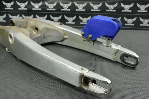 2005 YAMAHA YZ450F OEM SWINGARM SWING ARM SUSPENSION 1C3-22110-00-00 READ DESC!