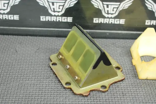 2004 KAWASAKI 97-05 KDX220R OEM INTAKE REED BLOCK ASSEMBLY 12021-1067