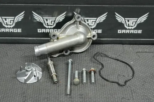 2006 06-08 HONDA CRF450R OEM ENGINE WATER PUMP W HOUSING 19221-MEN-850 NICE!