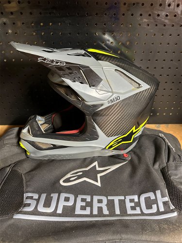 Alpinestars Supertech M10 Carbon Fiber Helmet 🪖 Used Size M
