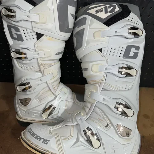 Gently Used Gaerne White SG12 Boots