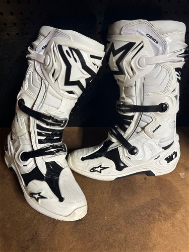 Gently Used Alpinestars White Tech  10 Size 11 With Booties 