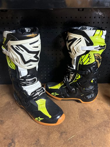 Used Alpinestars Tech 10 Size 10 RARE Color way Built For Speed CLEAN & Sanitize