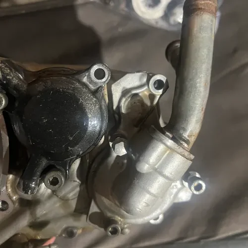 2008 Yz450 Right Side Case And Water Pump