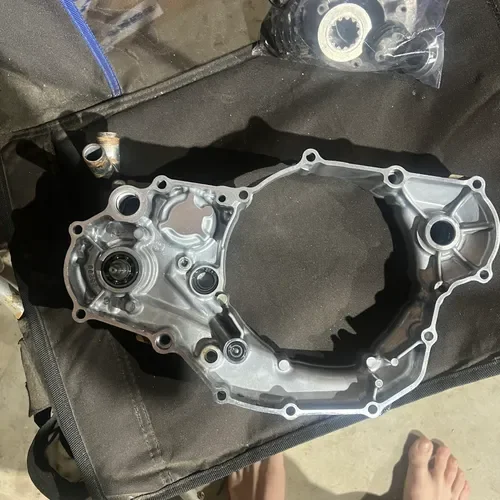 2008 Yz450 Right Side Case And Water Pump