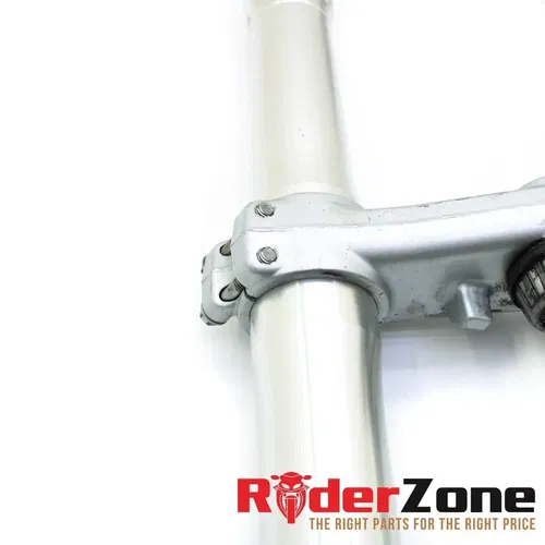 2004 2005 HONDA CBR1000RR FORKS FRONT SUSPENSION END FORK TRIPLE TREE CLAMP TOP
