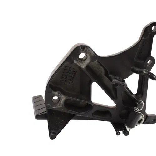 2017 - 2024 SUZUKI GSXR 1000 R RIGHT REARSET FOOTREST BRACKET PEDAL 43511-17K00
